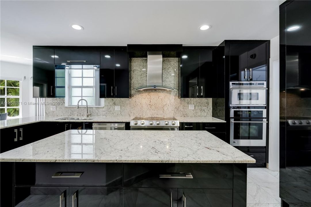 Active With Contract: $2,795,000 (5 beds, 5 baths, 5194 Square Feet)