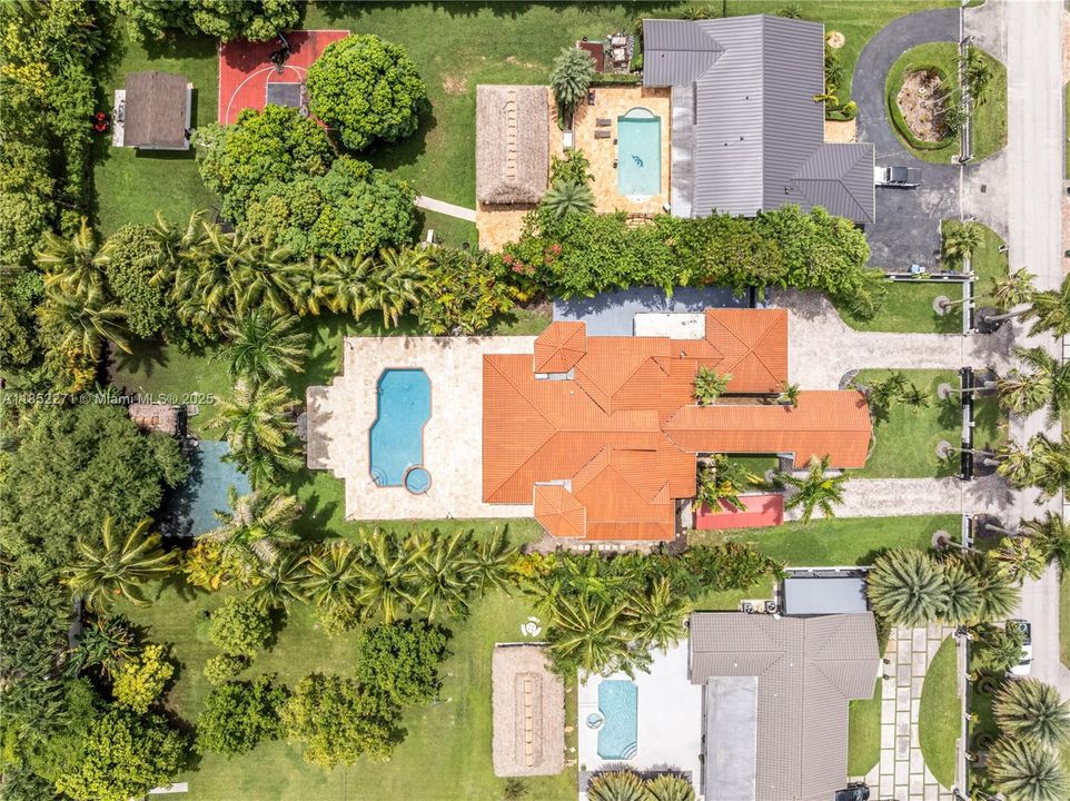 Active With Contract: $2,795,000 (5 beds, 5 baths, 5194 Square Feet)