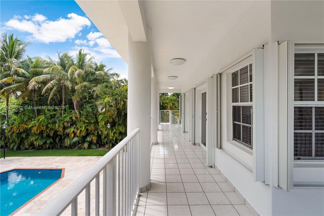 Active With Contract: $2,795,000 (5 beds, 5 baths, 5194 Square Feet)