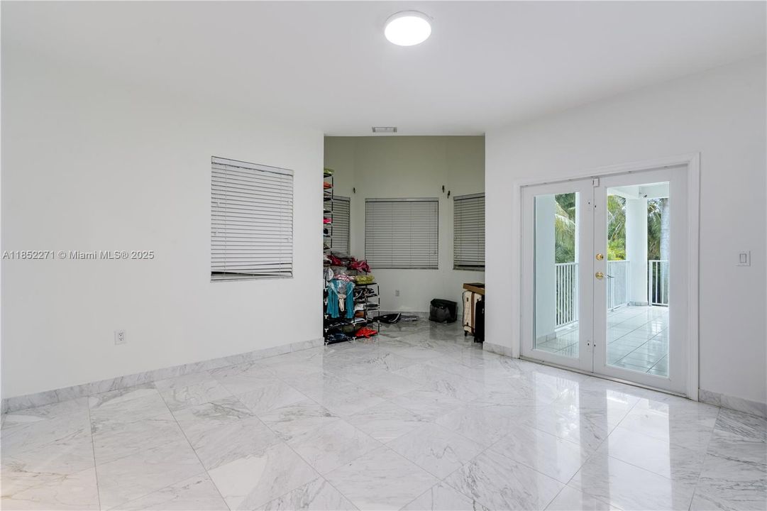 Active With Contract: $2,795,000 (5 beds, 5 baths, 5194 Square Feet)