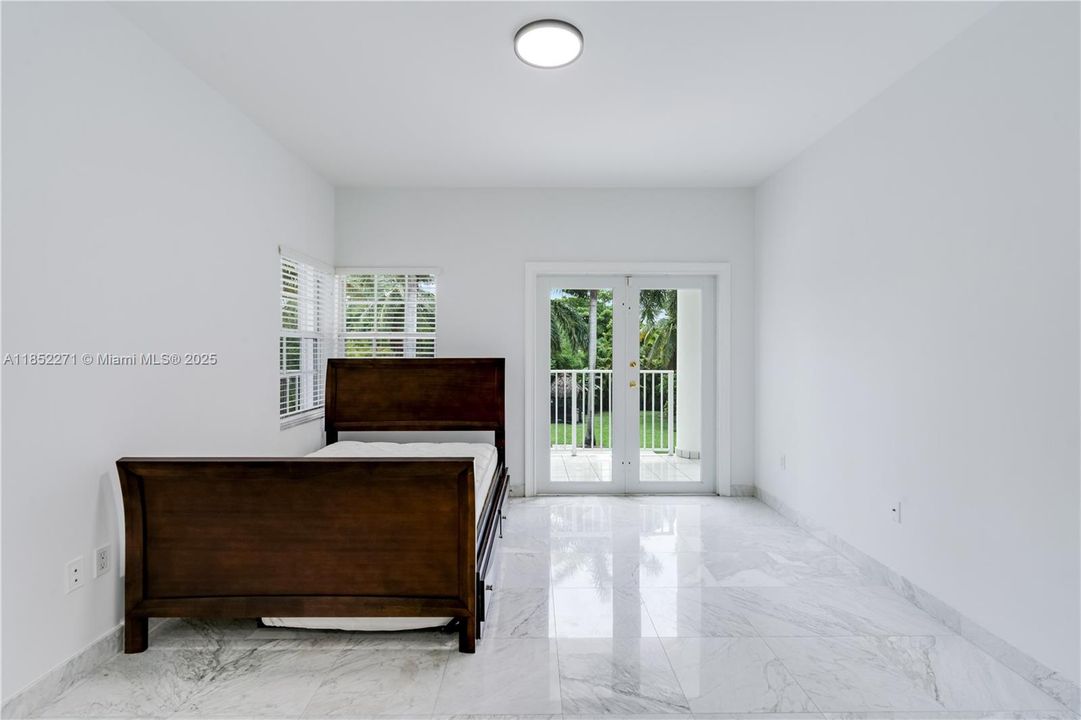 Active With Contract: $2,795,000 (5 beds, 5 baths, 5194 Square Feet)