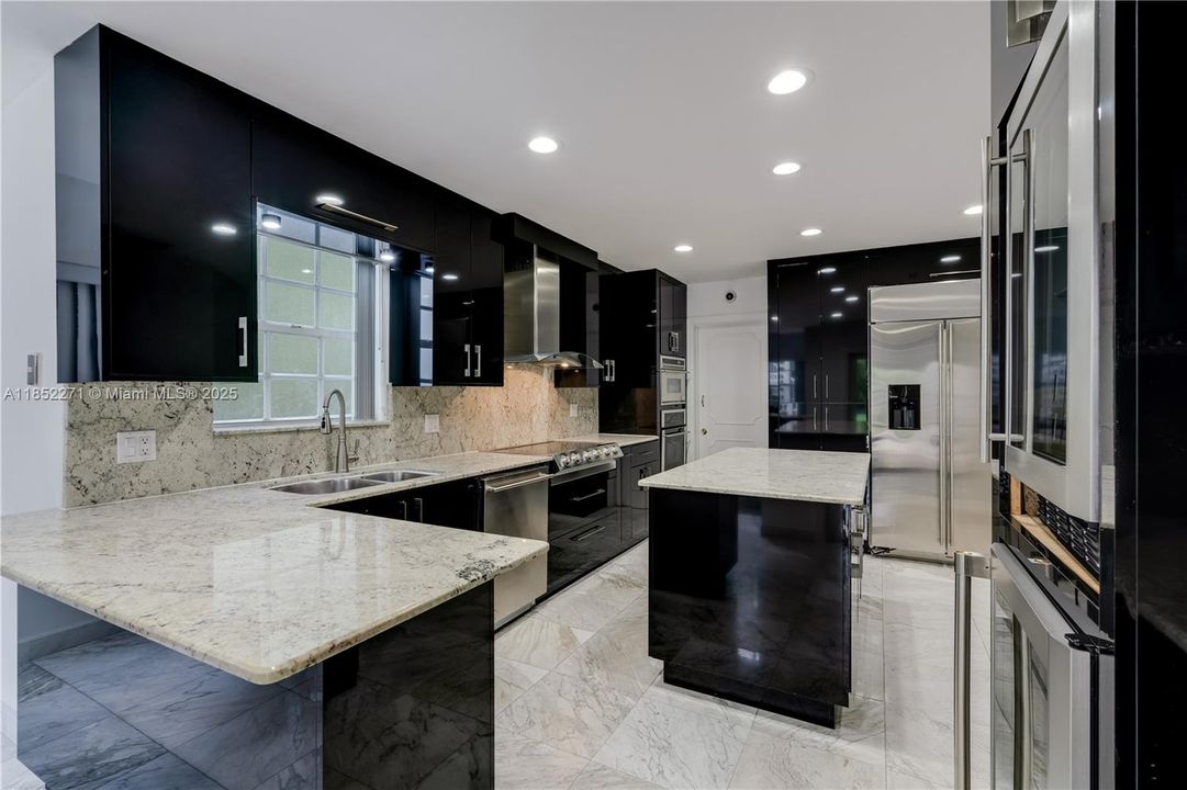 Active With Contract: $2,795,000 (5 beds, 5 baths, 5194 Square Feet)