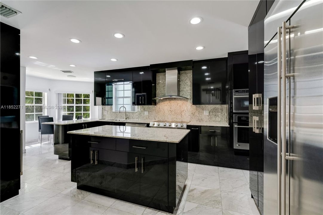 Active With Contract: $2,795,000 (5 beds, 5 baths, 5194 Square Feet)