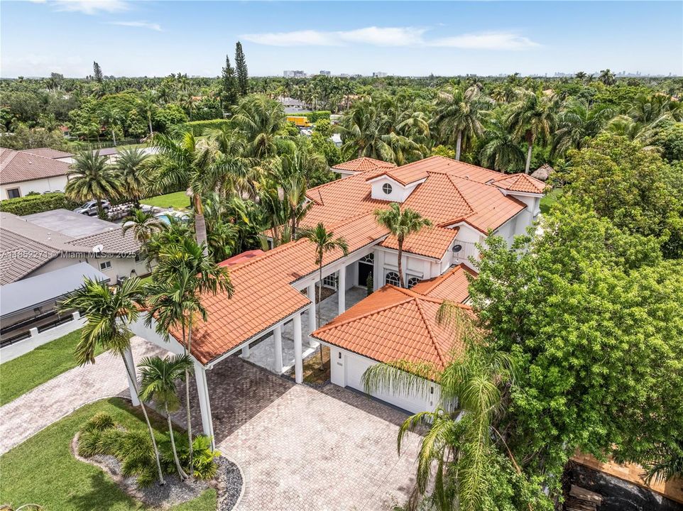 Active With Contract: $2,795,000 (5 beds, 5 baths, 5194 Square Feet)