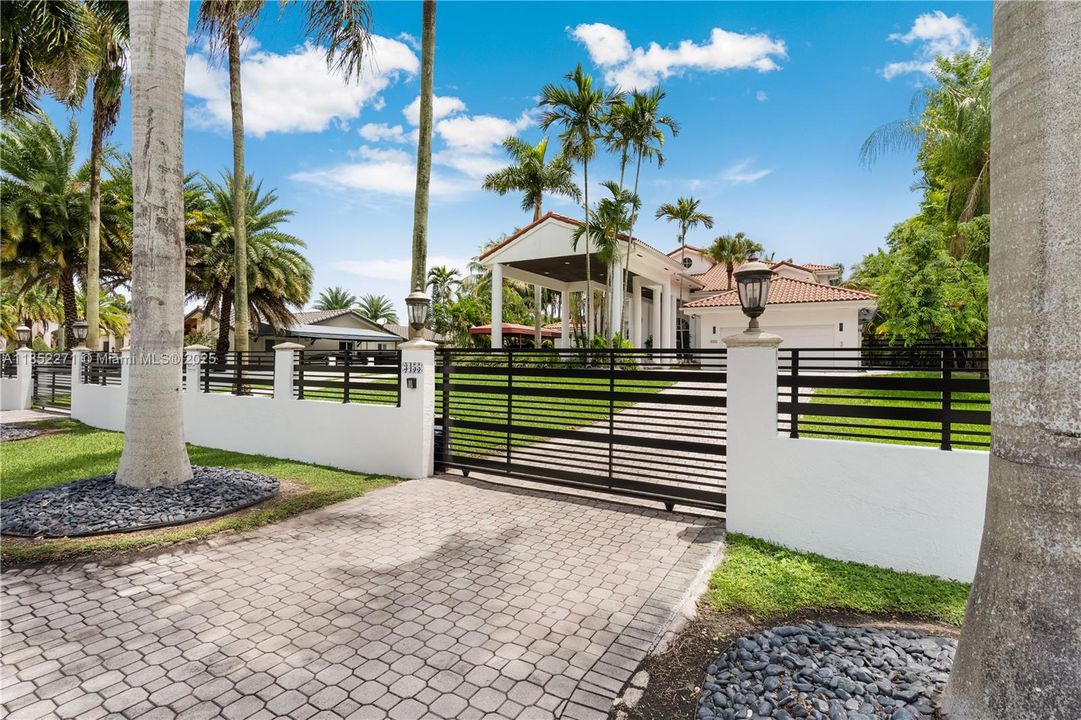 Active With Contract: $2,795,000 (5 beds, 5 baths, 5194 Square Feet)