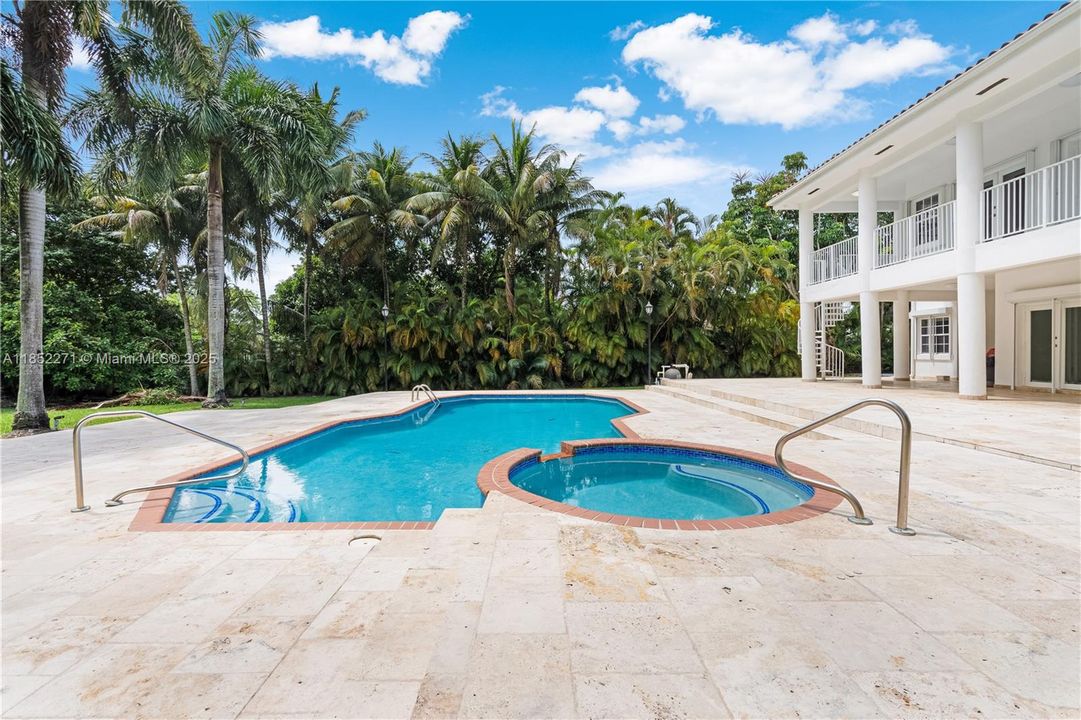 Active With Contract: $2,795,000 (5 beds, 5 baths, 5194 Square Feet)