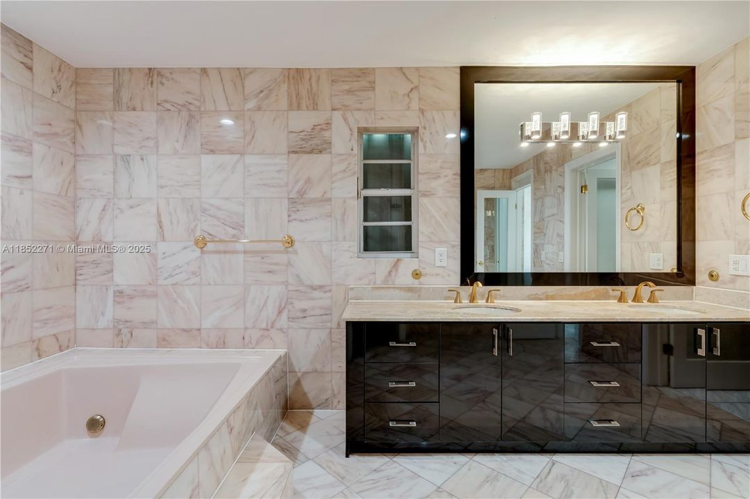 Active With Contract: $2,795,000 (5 beds, 5 baths, 5194 Square Feet)