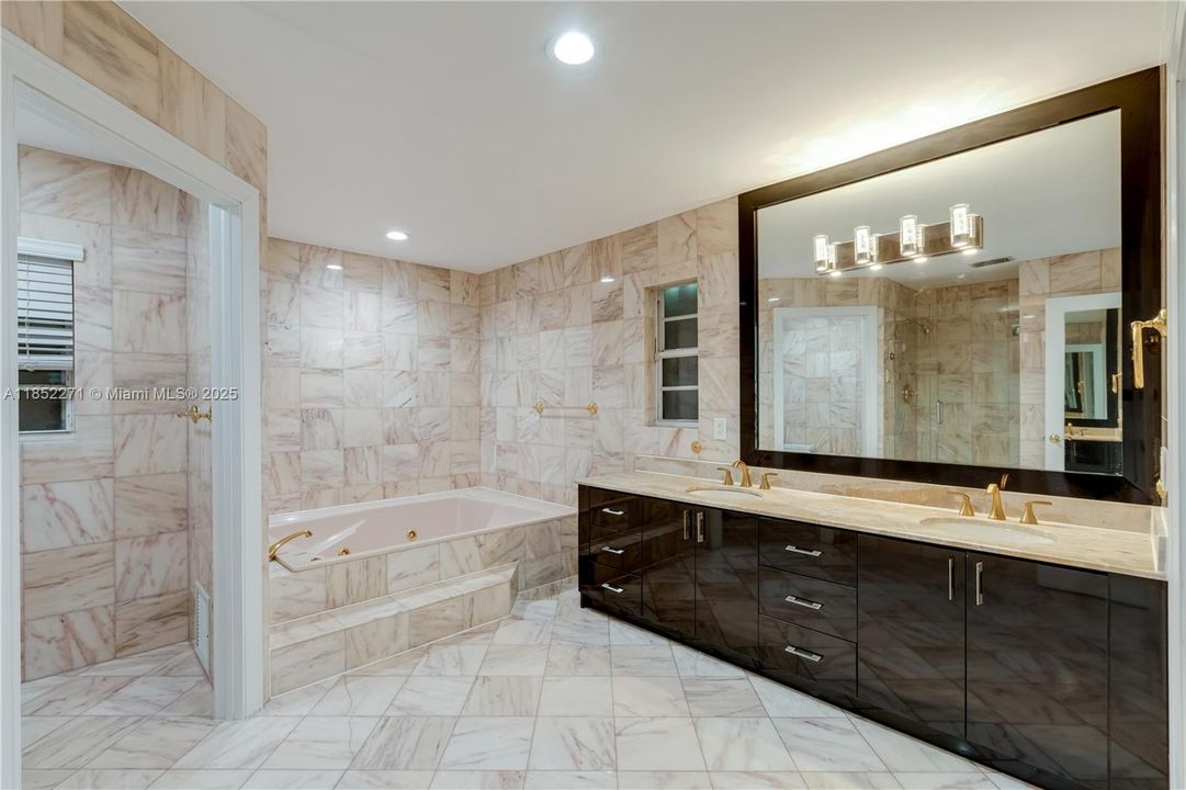 Active With Contract: $2,795,000 (5 beds, 5 baths, 5194 Square Feet)