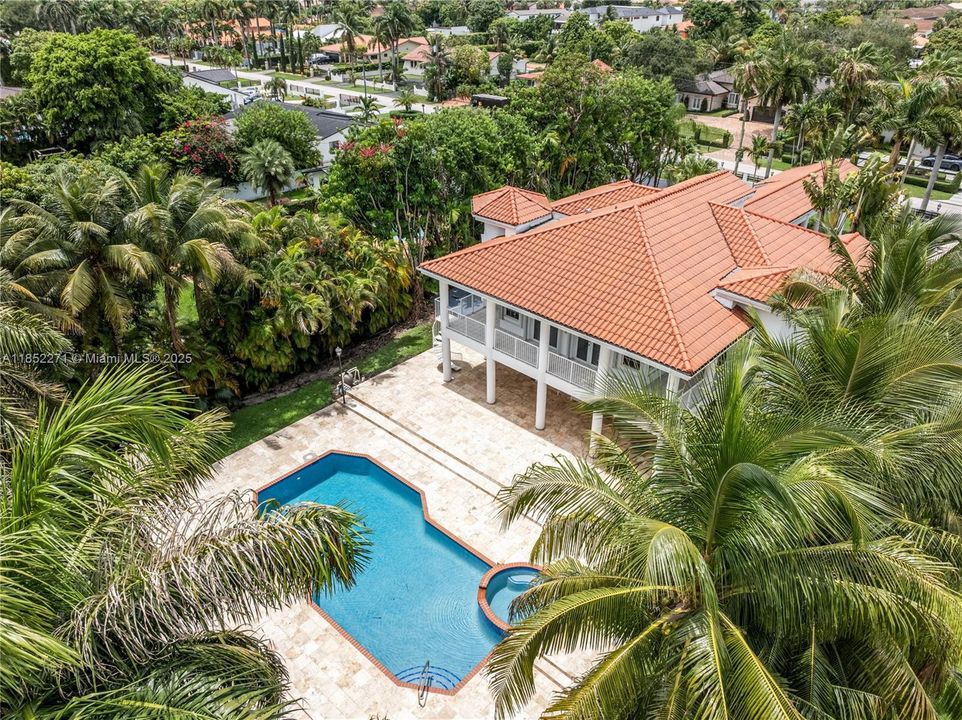 Active With Contract: $2,795,000 (5 beds, 5 baths, 5194 Square Feet)