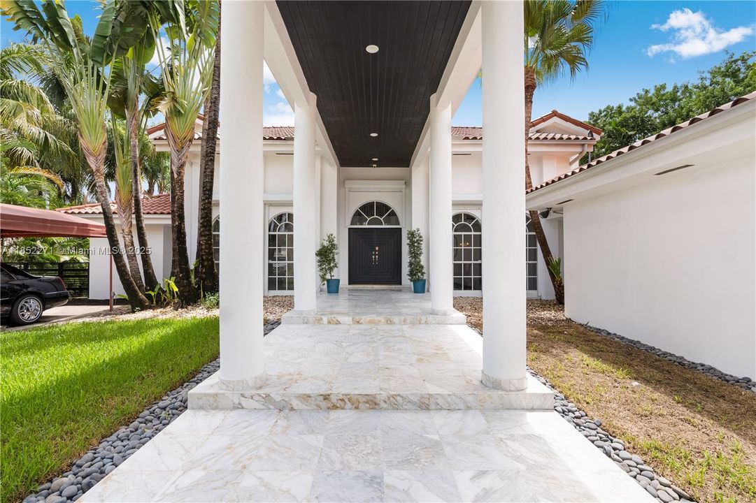 Active With Contract: $2,795,000 (5 beds, 5 baths, 5194 Square Feet)