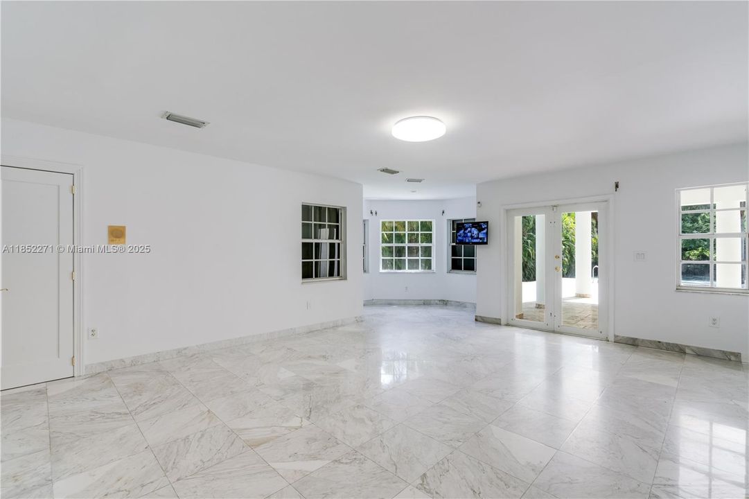 Active With Contract: $2,795,000 (5 beds, 5 baths, 5194 Square Feet)