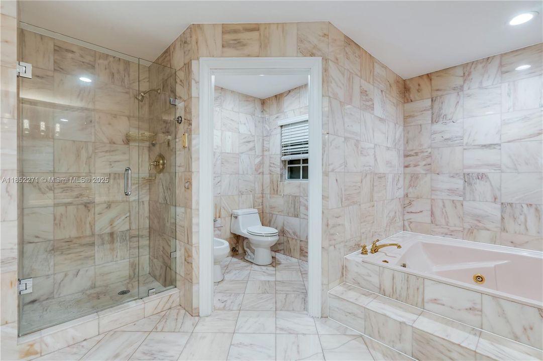 Active With Contract: $2,795,000 (5 beds, 5 baths, 5194 Square Feet)