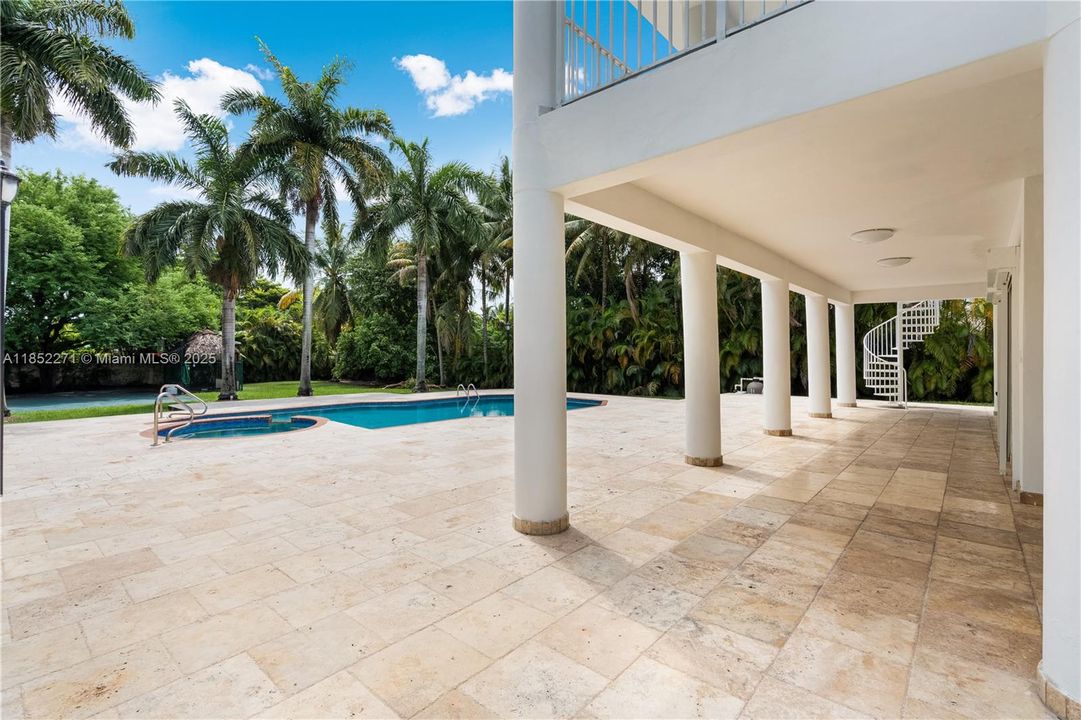 Active With Contract: $2,795,000 (5 beds, 5 baths, 5194 Square Feet)