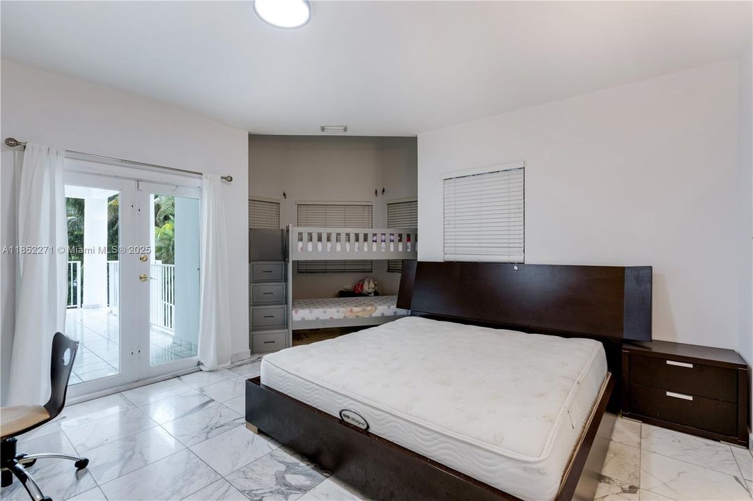 Active With Contract: $2,795,000 (5 beds, 5 baths, 5194 Square Feet)