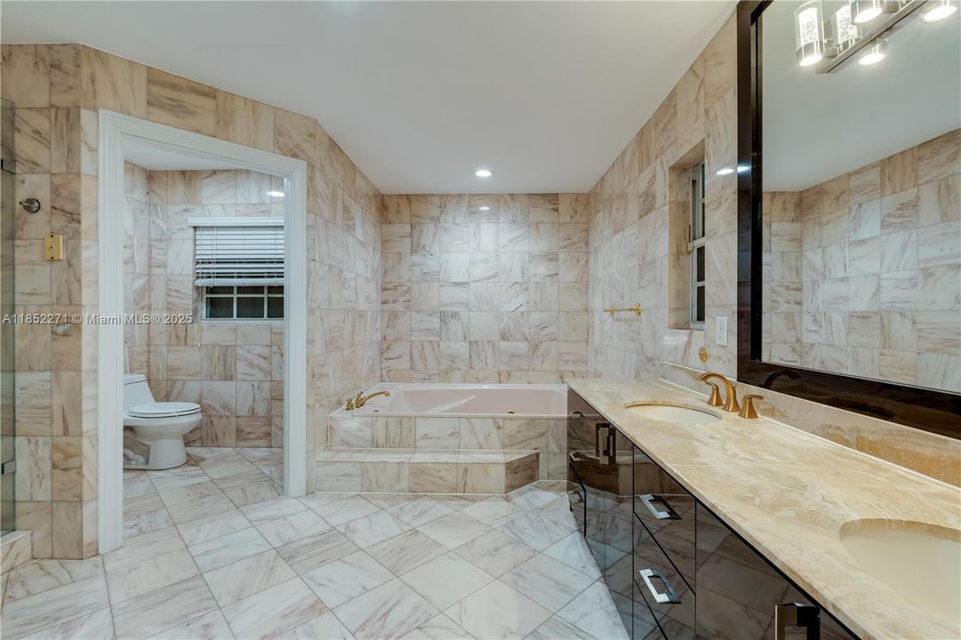 Active With Contract: $2,795,000 (5 beds, 5 baths, 5194 Square Feet)