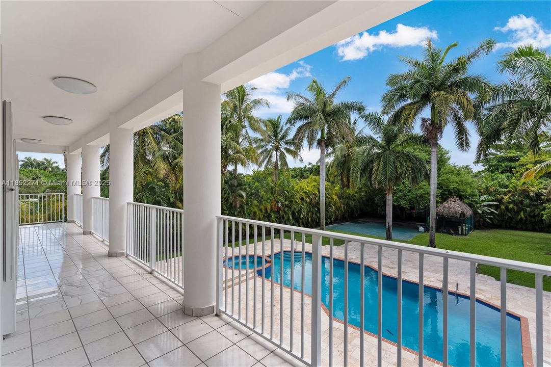 Active With Contract: $2,795,000 (5 beds, 5 baths, 5194 Square Feet)