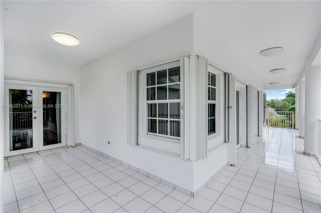 Active With Contract: $2,795,000 (5 beds, 5 baths, 5194 Square Feet)