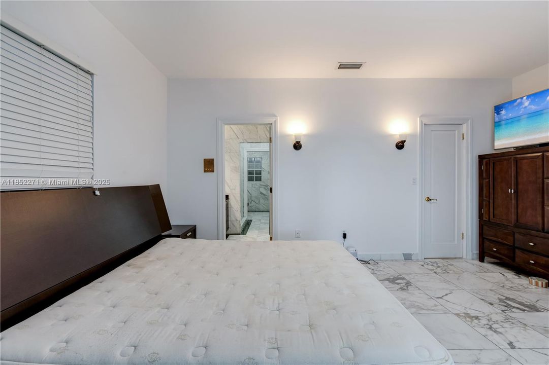 Active With Contract: $2,795,000 (5 beds, 5 baths, 5194 Square Feet)