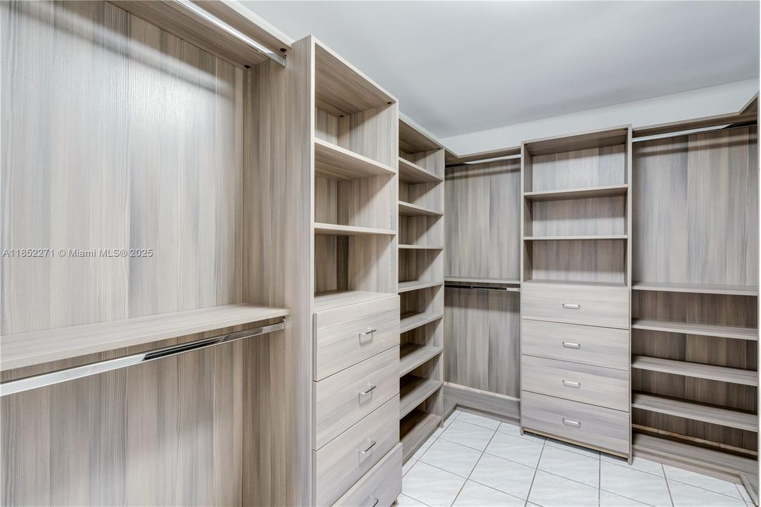 Active With Contract: $2,795,000 (5 beds, 5 baths, 5194 Square Feet)