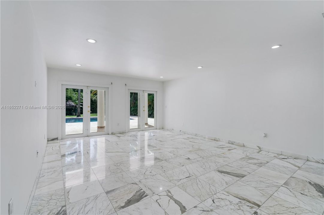 Active With Contract: $2,795,000 (5 beds, 5 baths, 5194 Square Feet)