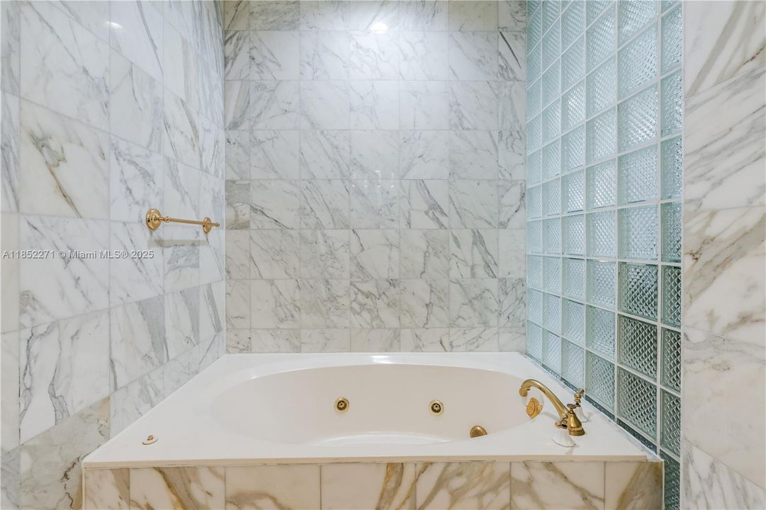 Active With Contract: $2,795,000 (5 beds, 5 baths, 5194 Square Feet)