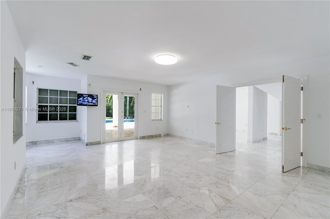 Active With Contract: $2,795,000 (5 beds, 5 baths, 5194 Square Feet)