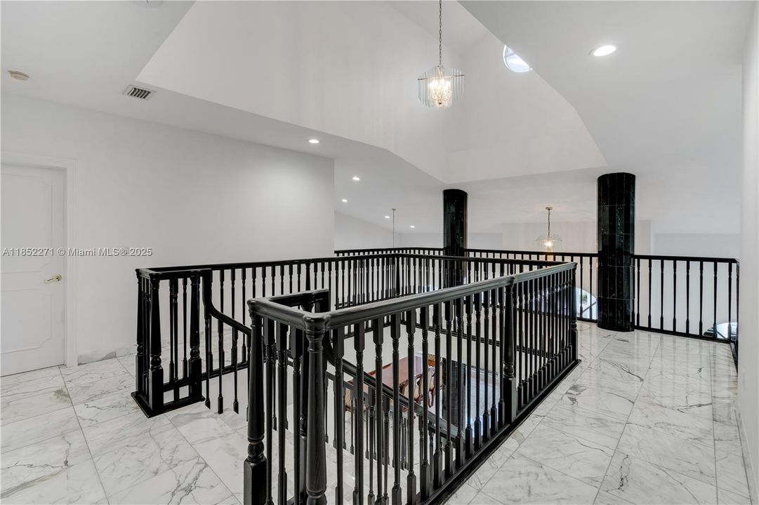 Active With Contract: $2,795,000 (5 beds, 5 baths, 5194 Square Feet)