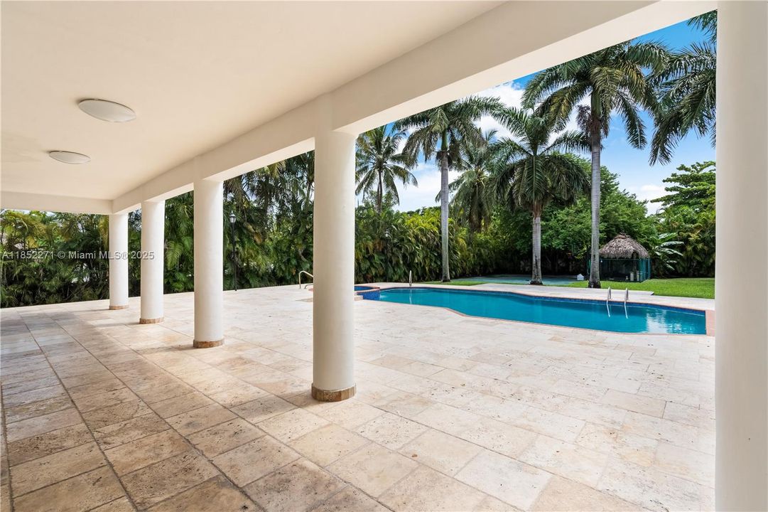 Active With Contract: $2,795,000 (5 beds, 5 baths, 5194 Square Feet)