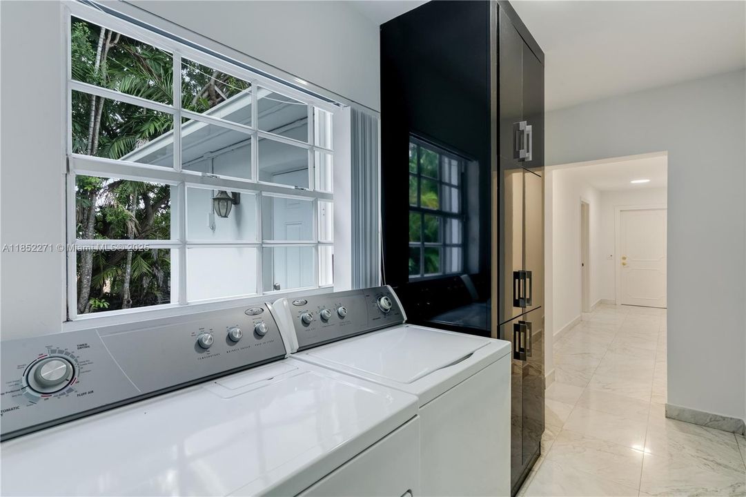 Active With Contract: $2,795,000 (5 beds, 5 baths, 5194 Square Feet)