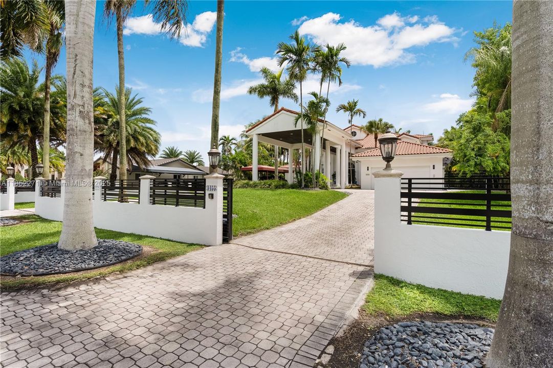 Active With Contract: $2,795,000 (5 beds, 5 baths, 5194 Square Feet)