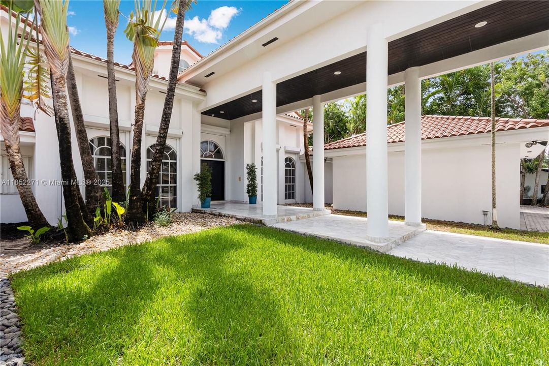 Active With Contract: $2,795,000 (5 beds, 5 baths, 5194 Square Feet)