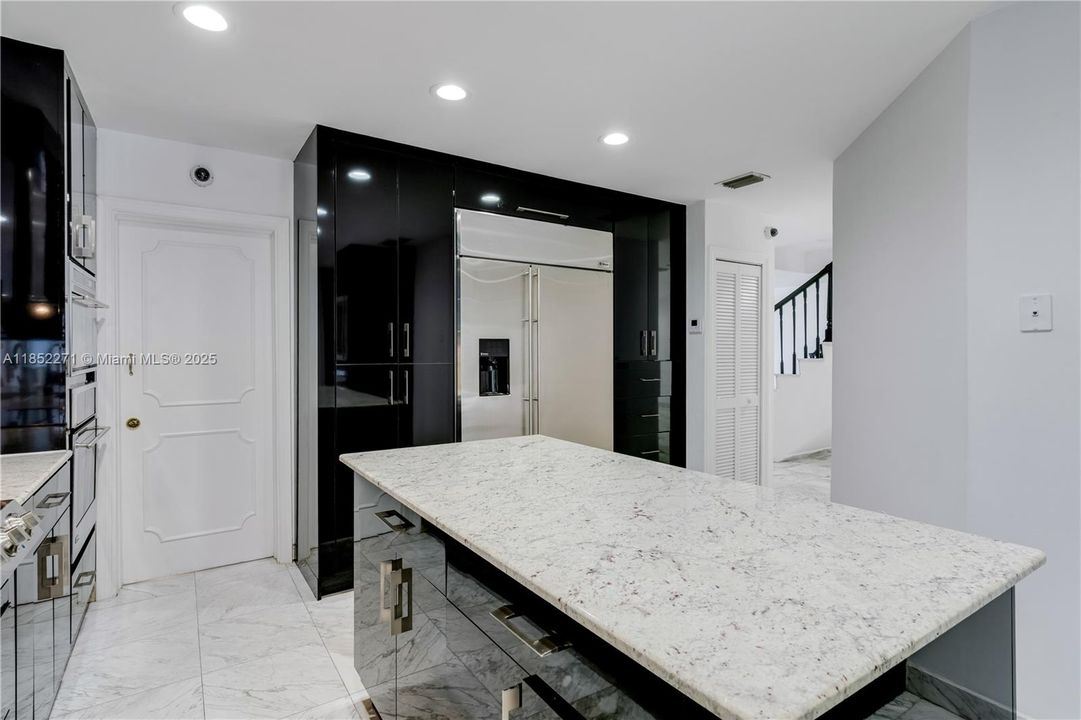 Active With Contract: $2,795,000 (5 beds, 5 baths, 5194 Square Feet)