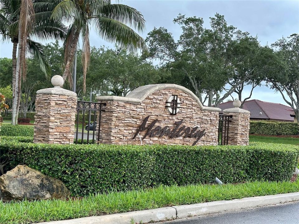 合同活跃: $247,000 (2 贝兹, 2 浴室, 910 平方英尺)