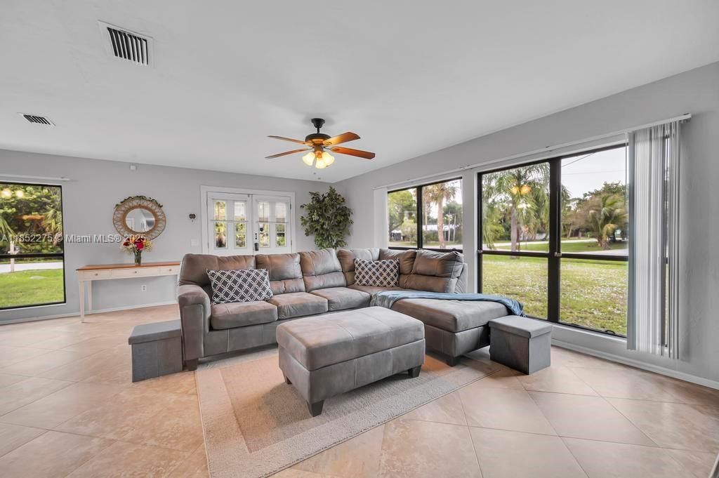 For Rent: $3,450 (3 beds, 2 baths, 1825 Square Feet)