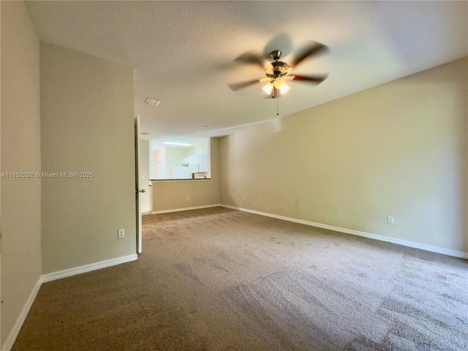 Recientemente alquilado: $1,850 (2 camas, 2 baños, 1227 Pies cuadrados)