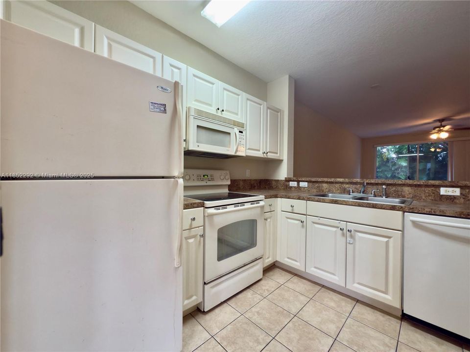 Recientemente alquilado: $1,850 (2 camas, 2 baños, 1227 Pies cuadrados)