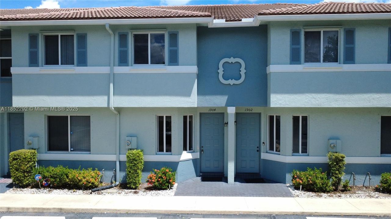 Recientemente alquilado: $1,850 (2 camas, 2 baños, 1227 Pies cuadrados)