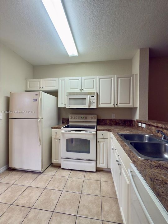 Recientemente alquilado: $1,850 (2 camas, 2 baños, 1227 Pies cuadrados)