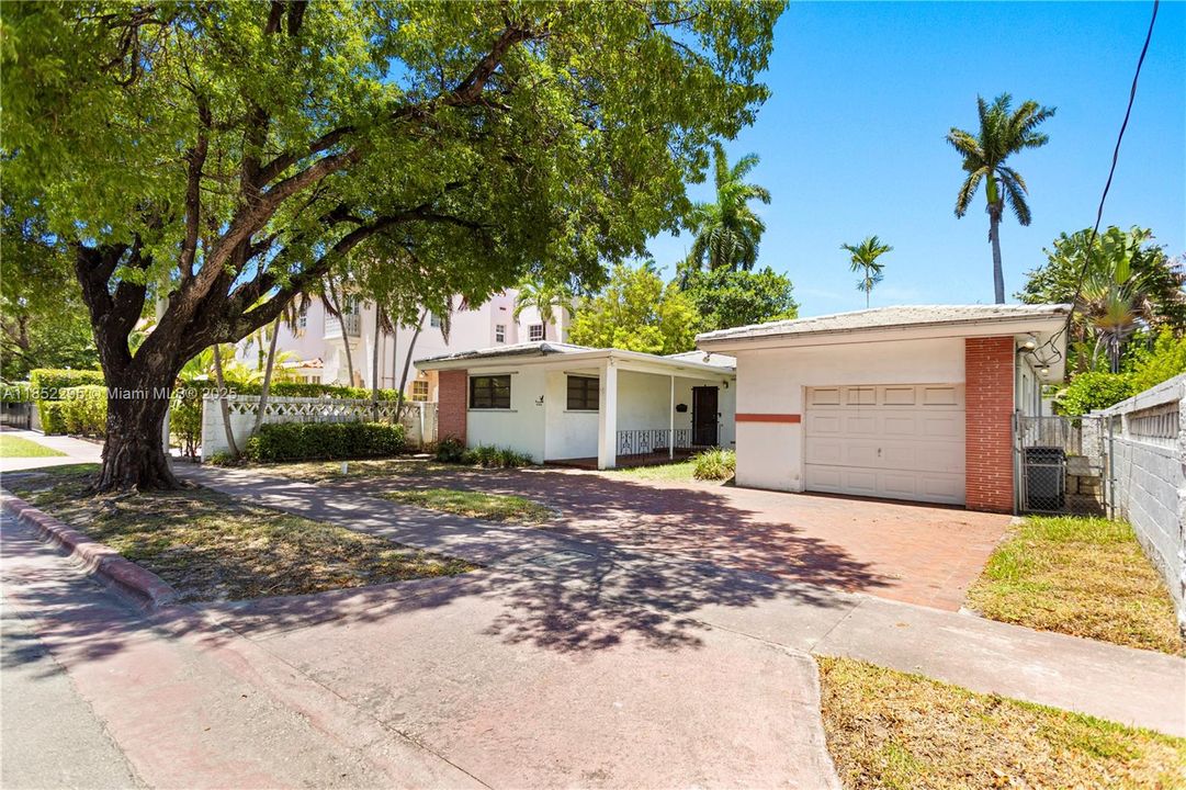 最近售出: $1,499,000 (3 贝兹, 2 浴室, 1932 平方英尺)