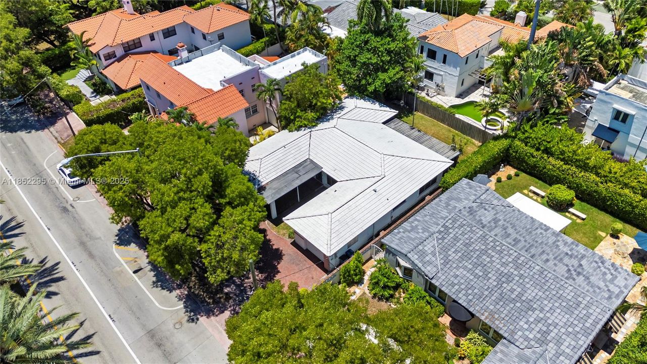 最近售出: $1,499,000 (3 贝兹, 2 浴室, 1932 平方英尺)