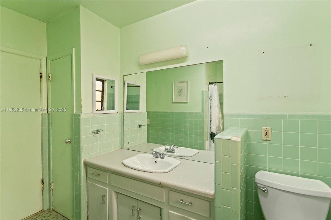 最近售出: $1,499,000 (3 贝兹, 2 浴室, 1932 平方英尺)