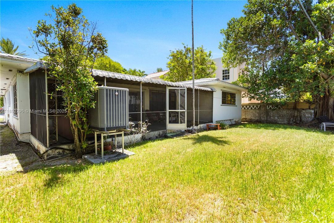 最近售出: $1,499,000 (3 贝兹, 2 浴室, 1932 平方英尺)