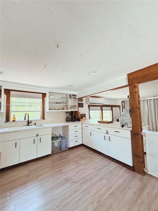 For Sale: $1,100,000 (2 beds, 2 baths, 1420 Square Feet)