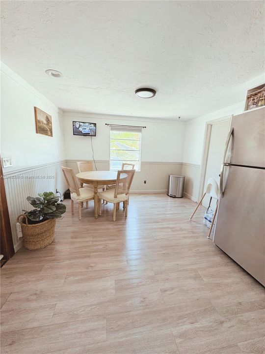 For Sale: $1,100,000 (2 beds, 2 baths, 1420 Square Feet)