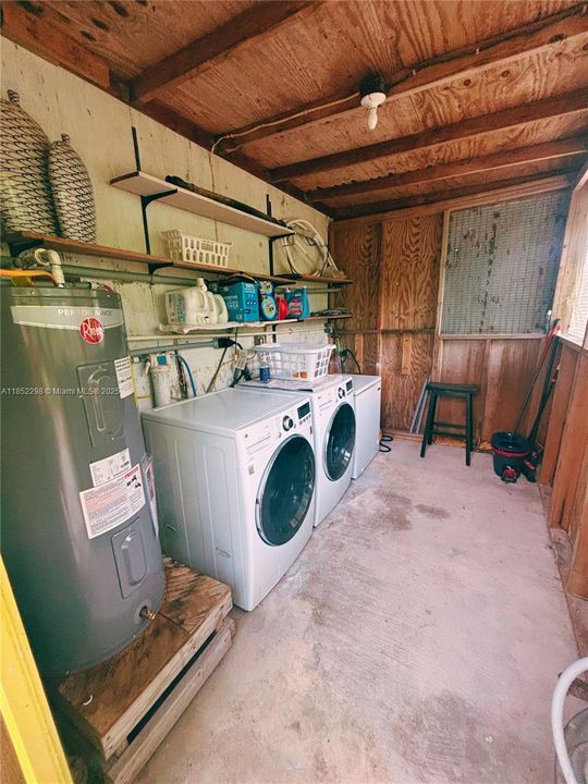 For Sale: $1,100,000 (2 beds, 2 baths, 1420 Square Feet)