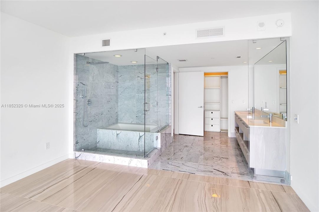 待售: $1,189,000 (2 贝兹, 2 浴室, 1088 平方英尺)