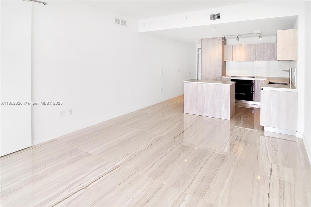 待售: $1,189,000 (2 贝兹, 2 浴室, 1088 平方英尺)