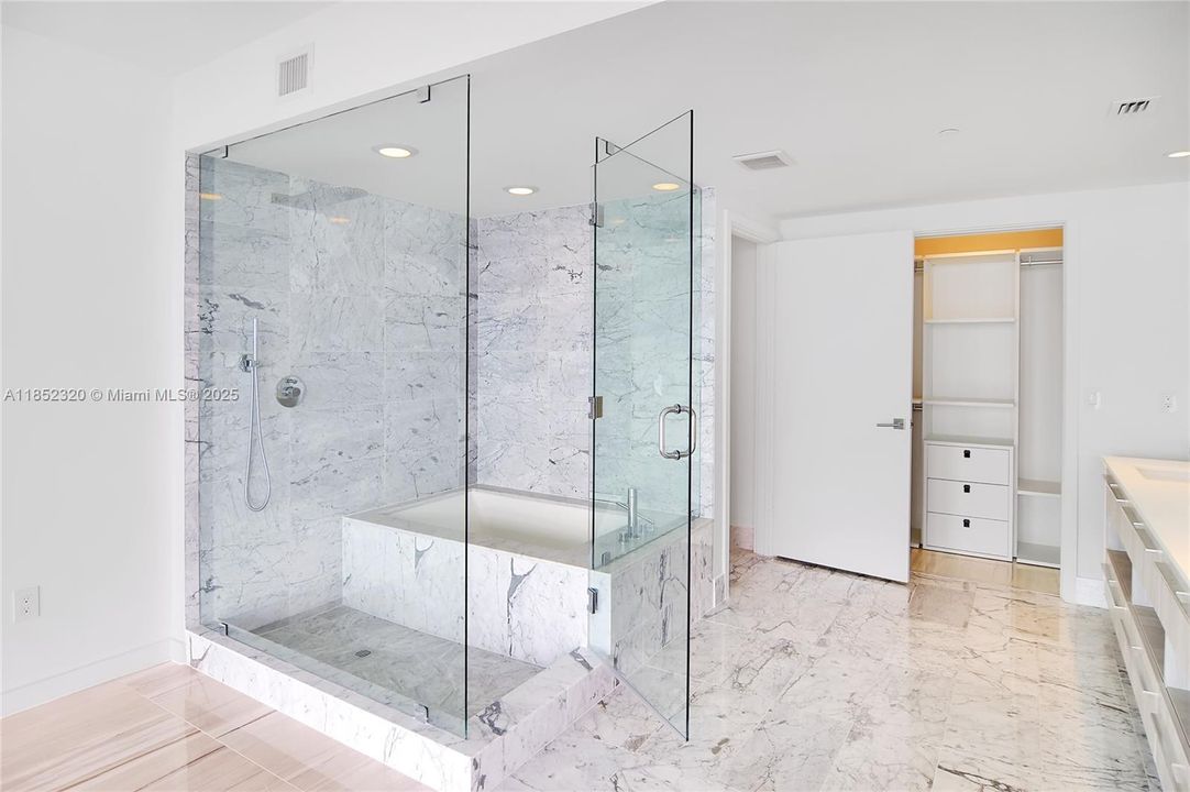 待售: $1,189,000 (2 贝兹, 2 浴室, 1088 平方英尺)