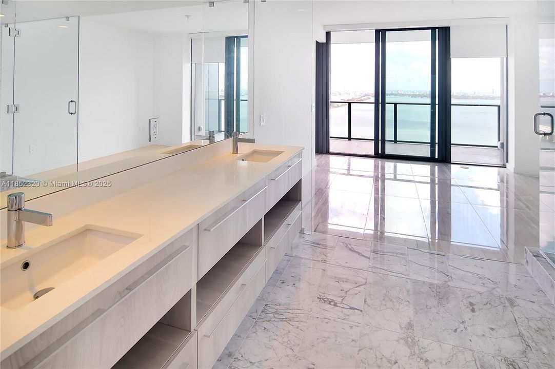 待售: $1,189,000 (2 贝兹, 2 浴室, 1088 平方英尺)