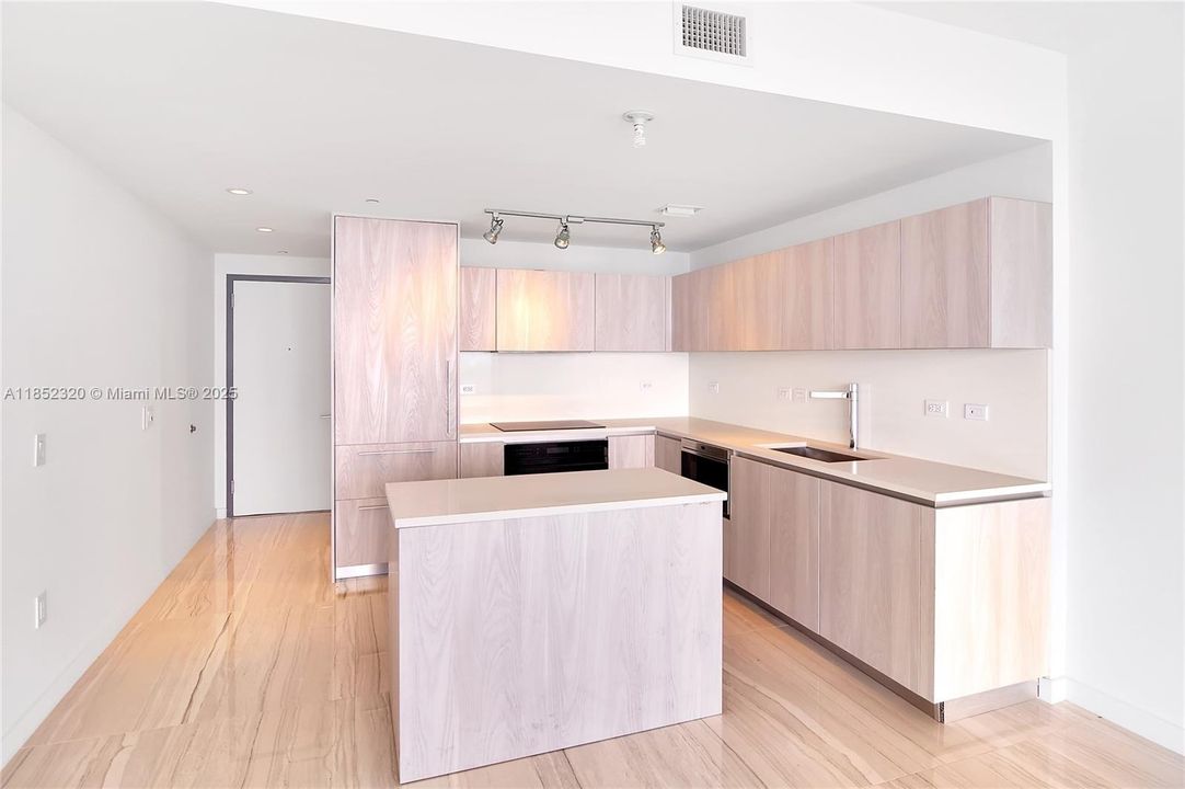 待售: $1,189,000 (2 贝兹, 2 浴室, 1088 平方英尺)